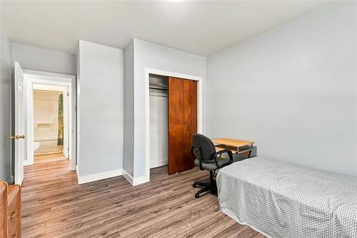 123 Traverse Ave, Winnipeg, MB - Indoor Photo Showing Bedroom