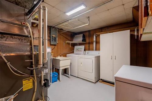 123 Traverse Ave, Winnipeg, MB - Indoor Photo Showing Laundry Room