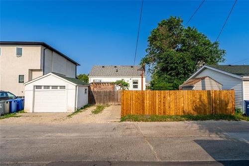123 Traverse Ave, Winnipeg, MB - Outdoor