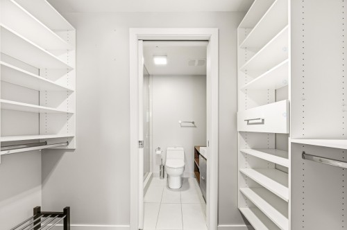 Penderie (Walk-in) - 1701-235 Rue Peel, Montréal (Le Sud-Ouest), QC - Indoor With Storage