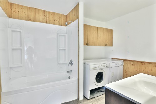 Salle de bains - 267A  - 267C Route 139, Acton Vale, QC - Indoor Photo Showing Laundry Room