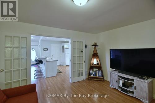 3rd Bedroom as a Sitting Room - 1327 River Road E, Wasaga Beach, ON - Indoor Photo Showing Living Room