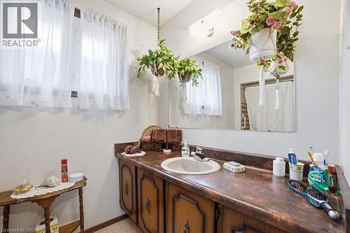 229 East 8Th Street, Hamilton, ON - Indoor Photo Showing Bathroom