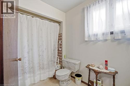 229 East 8Th Street, Hamilton, ON - Indoor Photo Showing Bathroom