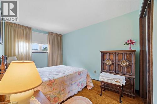 229 East 8Th Street, Hamilton, ON - Indoor Photo Showing Bedroom