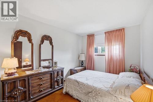 229 East 8Th Street, Hamilton, ON - Indoor Photo Showing Bedroom
