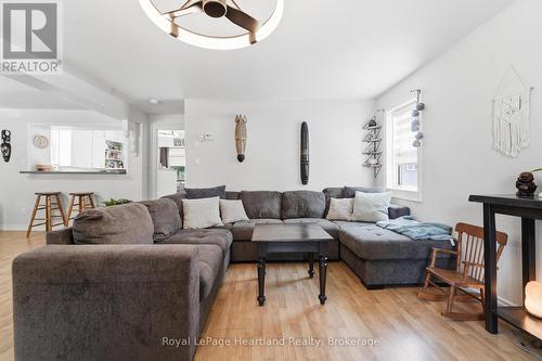 117 Quebec Street, Goderich (Goderich (Town)), ON - Indoor Photo Showing Living Room