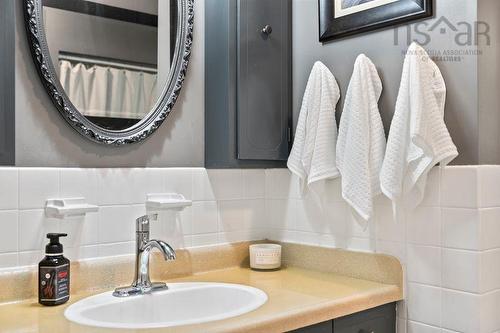 77 Fletcher Drive, Fall River, NS - Indoor Photo Showing Bathroom
