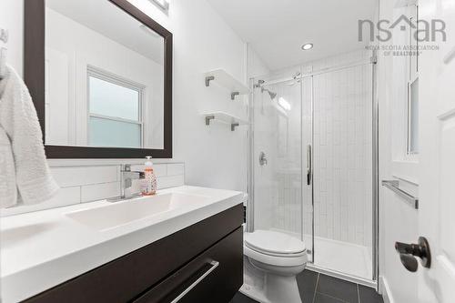 77 Fletcher Drive, Fall River, NS - Indoor Photo Showing Bathroom