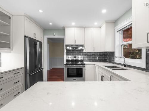 94 Dillon Crescent, Halifax, NS - Indoor Photo Showing Kitchen With Stainless Steel Kitchen With Double Sink With Upgraded Kitchen