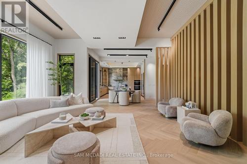 10 Peter Morse Way, Vaughan, ON - Indoor Photo Showing Living Room