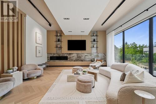 10 Peter Morse Way, Vaughan, ON - Indoor Photo Showing Living Room