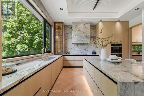 10 Peter Morse Way, Vaughan, ON - Indoor Photo Showing Kitchen