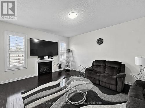 6 Divinity Circle, Brampton, ON - Indoor Photo Showing Living Room