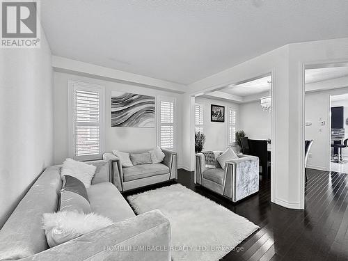 6 Divinity Circle, Brampton, ON - Indoor Photo Showing Living Room