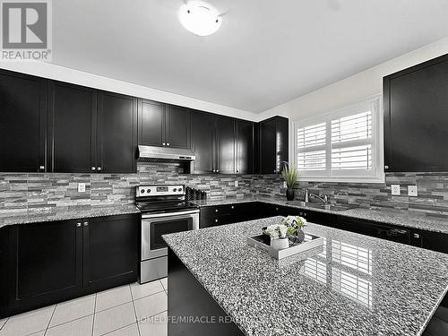 6 Divinity Circle, Brampton, ON - Indoor Photo Showing Kitchen With Double Sink With Upgraded Kitchen