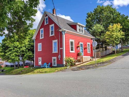 94 King Street  Lunenburg, NS B0J 2C0