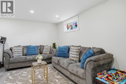 70 235 Rosewood Boulevard E, Saskatoon, SK - Indoor Photo Showing Living Room