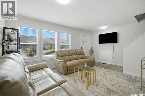 70 235 Rosewood Boulevard E, Saskatoon, SK - Indoor Photo Showing Living Room