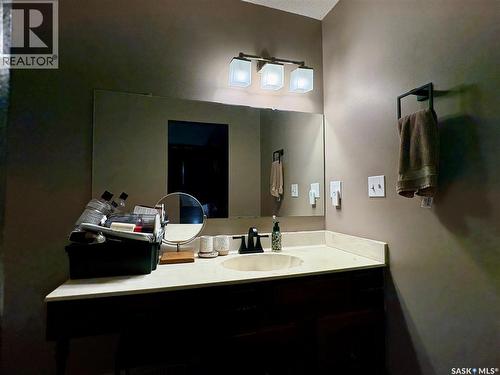 105 5Th Avenue, Hodgeville, SK - Indoor Photo Showing Bathroom