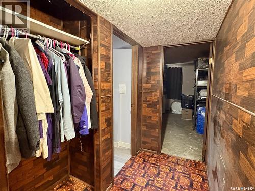 105 5Th Avenue, Hodgeville, SK - Indoor With Storage
