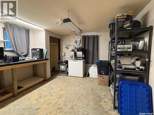 105 5Th Avenue, Hodgeville, SK - Indoor