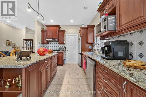 8 Willard Crescent, Middlesex Centre (Kilworth), ON - Indoor Photo Showing Kitchen