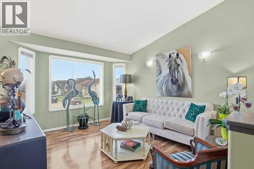 10 Hansen Close, Sylvan Lake, AB - Indoor Photo Showing Living Room