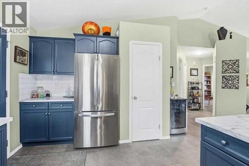 10 Hansen Close, Sylvan Lake, AB - Indoor Photo Showing Kitchen With Stainless Steel Kitchen