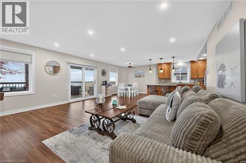 12073 Augustine Road, Wainfleet, ON - Indoor Photo Showing Living Room