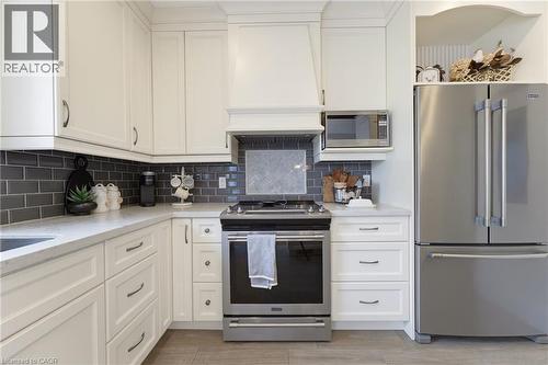 394 Charlton Avenue W, Hamilton, ON - Indoor Photo Showing Kitchen