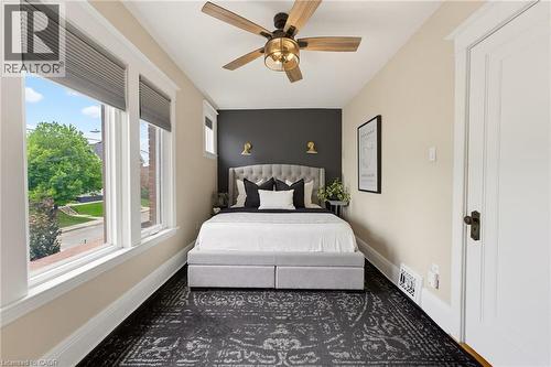 394 Charlton Avenue W, Hamilton, ON - Indoor Photo Showing Bedroom