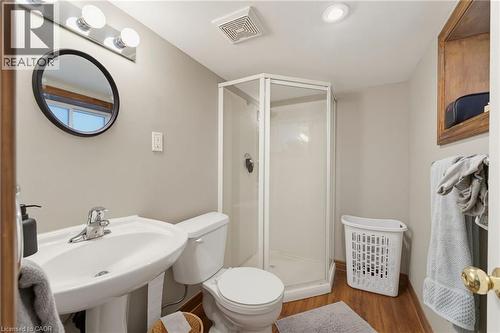 394 Charlton Avenue W, Hamilton, ON - Indoor Photo Showing Bathroom