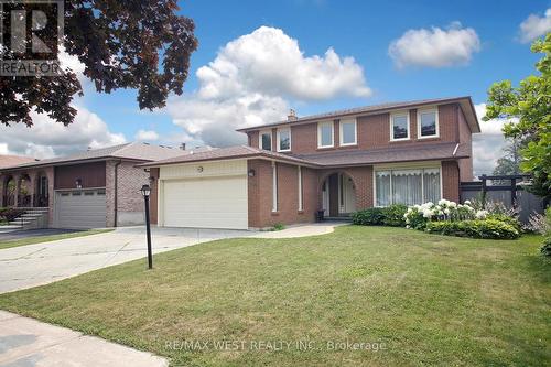 540 Louis Drive, Mississauga, ON - Outdoor With Facade