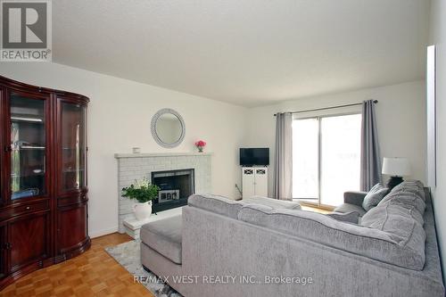 540 Louis Drive, Mississauga, ON - Indoor Photo Showing Living Room With Fireplace