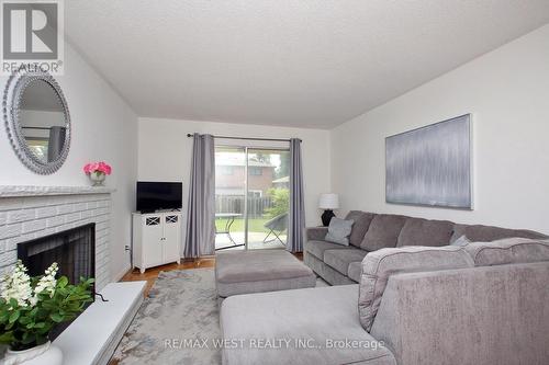 540 Louis Drive, Mississauga, ON - Indoor Photo Showing Living Room With Fireplace