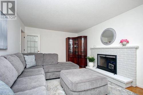 540 Louis Drive, Mississauga, ON - Indoor Photo Showing Living Room With Fireplace