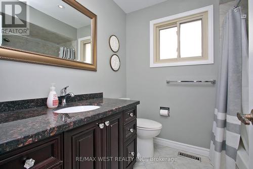 540 Louis Drive, Mississauga, ON - Indoor Photo Showing Bathroom