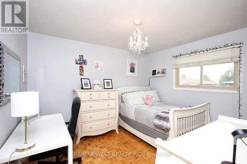 540 Louis Drive, Mississauga, ON - Indoor Photo Showing Bedroom