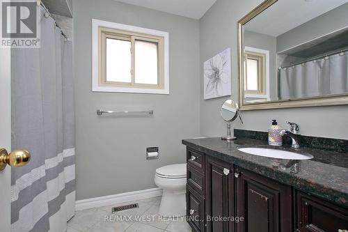 540 Louis Drive, Mississauga, ON - Indoor Photo Showing Bathroom