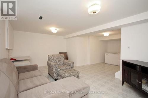 540 Louis Drive, Mississauga, ON - Indoor