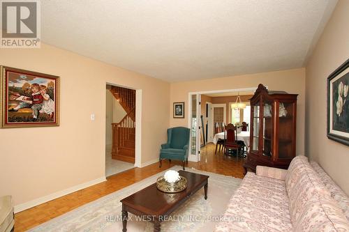 540 Louis Drive, Mississauga, ON - Indoor Photo Showing Living Room