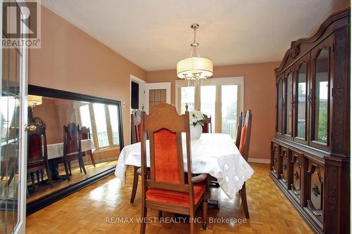 540 Louis Drive, Mississauga, ON - Indoor Photo Showing Dining Room