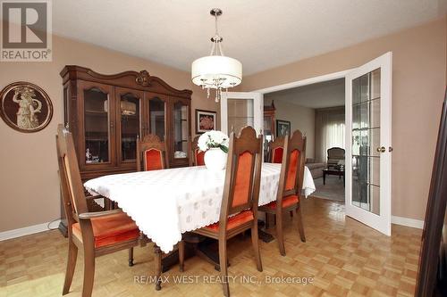 540 Louis Drive, Mississauga, ON - Indoor Photo Showing Dining Room