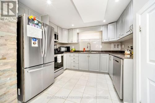 3287 Michaud Avenue, Mississauga, ON - Indoor Photo Showing Kitchen