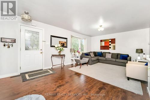 3287 Michaud Avenue, Mississauga, ON - Indoor Photo Showing Living Room