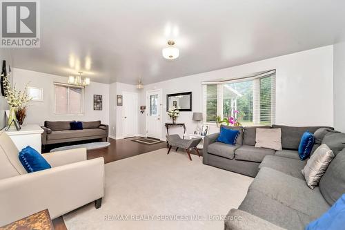 3287 Michaud Avenue, Mississauga, ON - Indoor Photo Showing Living Room