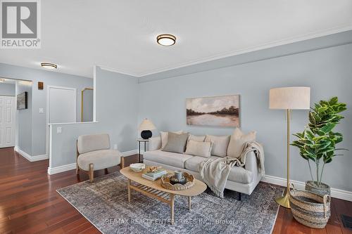 1282 Daimler Road, Mississauga, ON - Indoor Photo Showing Living Room