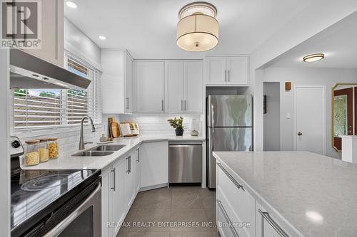 1282 Daimler Road, Mississauga, ON - Indoor Photo Showing Kitchen With Stainless Steel Kitchen With Double Sink With Upgraded Kitchen