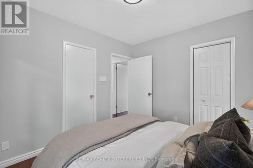 1282 Daimler Road, Mississauga, ON - Indoor Photo Showing Bedroom